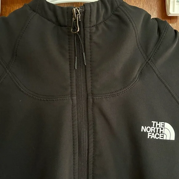 The North Face Hooded Jacket with Windwall Technology - Picture 5 of 7